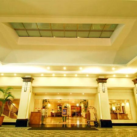 Hotel Gran Puri Manado Exterior foto